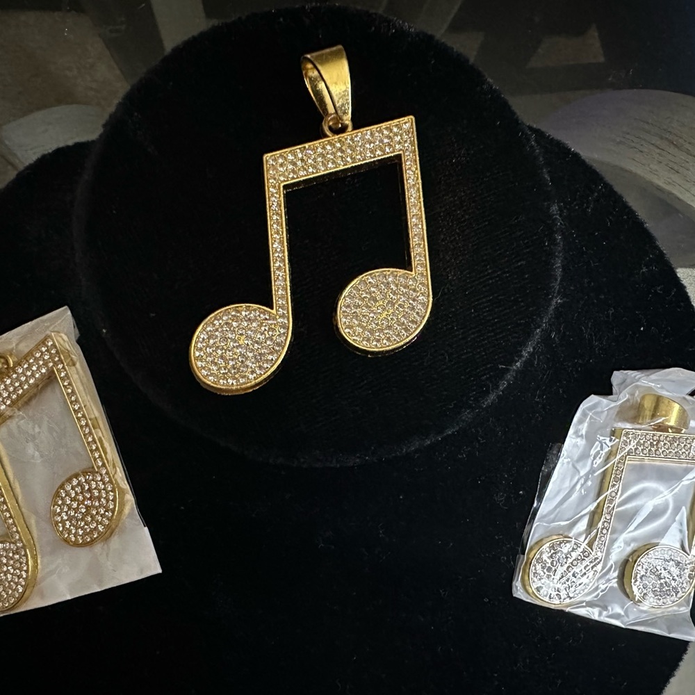 New Music 🎶 Note Pendant
